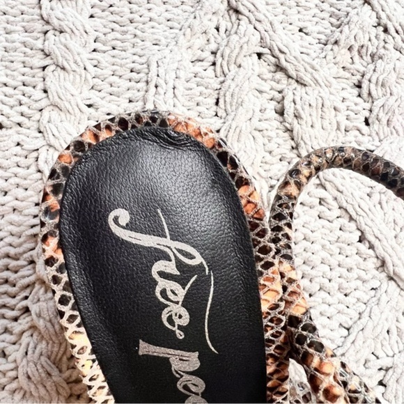 FREE PEOPLE Colette Cinched Heel in Python Size 39 NWOT - Picture 8 of 9
